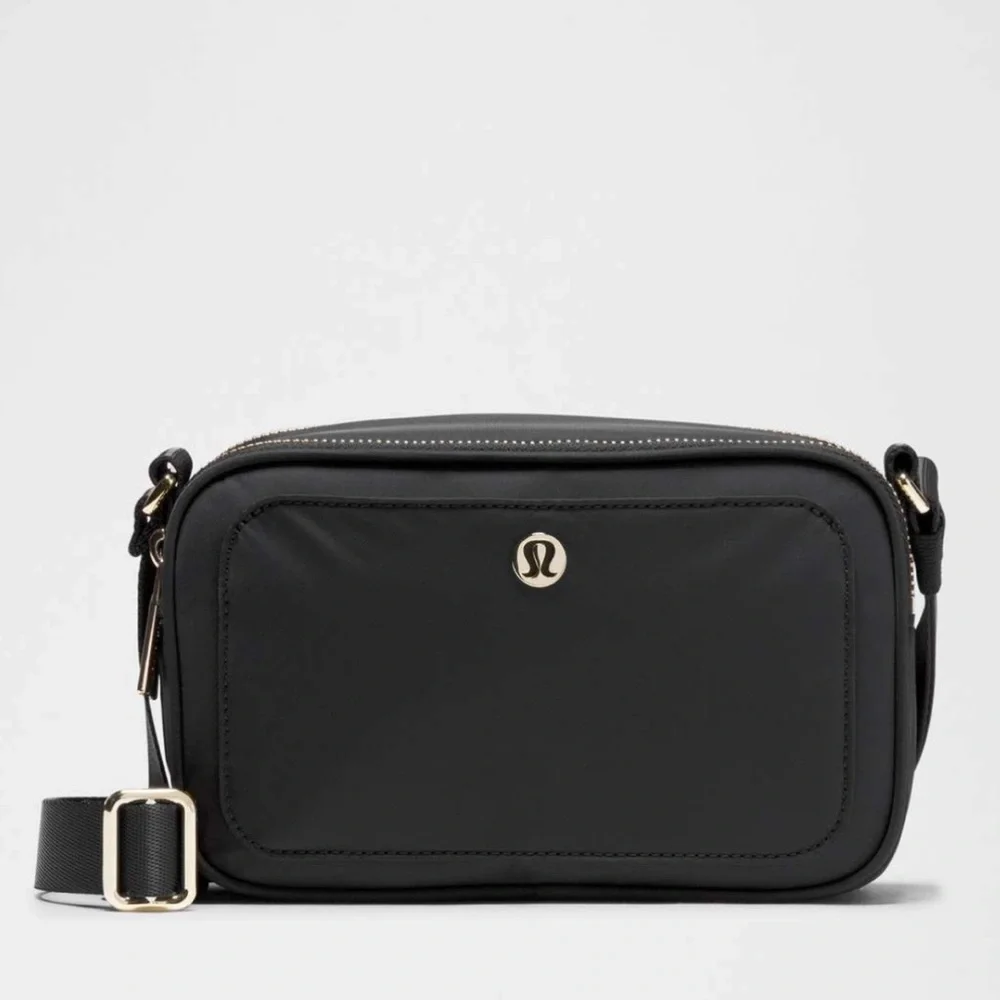 Lululemon Crossbody Camera Bag 2L in Black / Silver - Picture 1 of 15